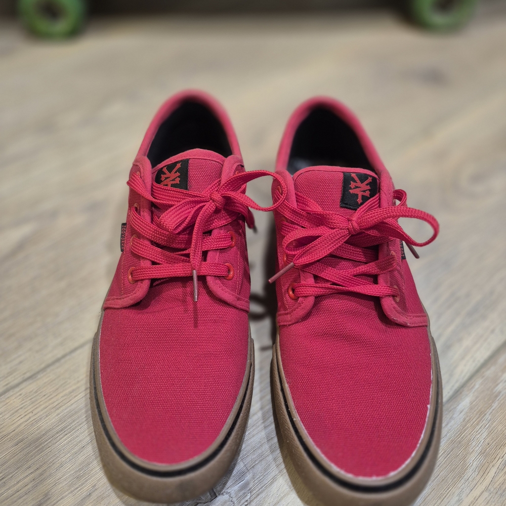 Zoo York Men's size 9 Red Canvas Skate Shoes NWOT - Picture 2 of 4